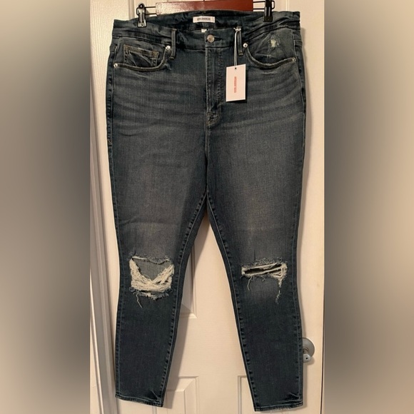 Good American Medium-Wash Jeans - Picture 3 of 12